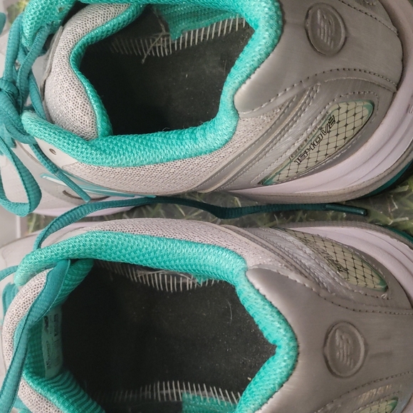 Woman New Balance 1540v2 Shoes - Picture 10 of 10